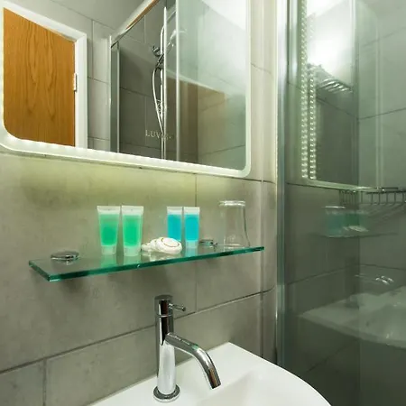 Hotel Caring 3*