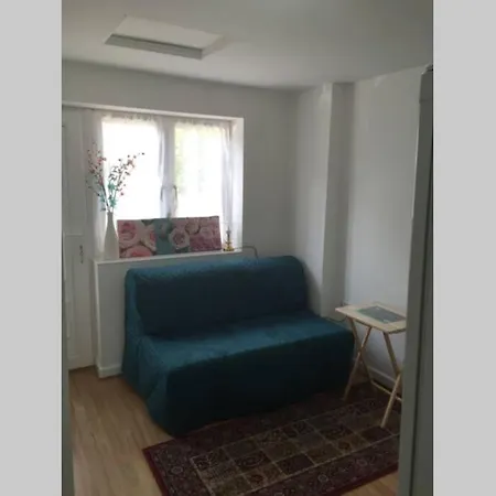 Apartment Private Away From ... *