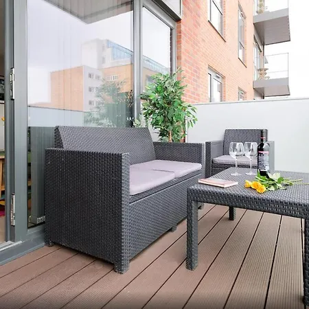 Esquire Ealing Apartman London