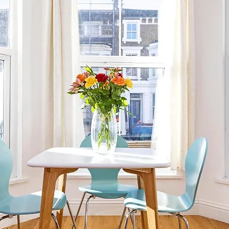 Stylish 2 Bed Apartment-zone 2 - 10 Minutes To The Heart Of London- Sleeps Up 8 Lejlighed