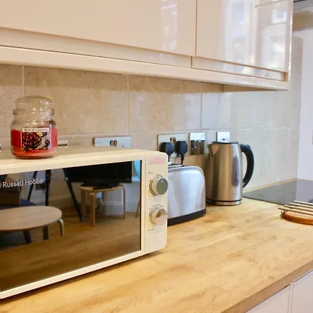 Stylish 2 Bed Apartment-zone 2 - 10 Minutes To The Heart Of London- Sleeps Up 8 Lejlighed *