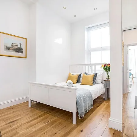 Stylish 2 Bed Apartment-zone 2 - 10 Minutes To The Heart Of London- Sleeps Up 8 Lejlighed