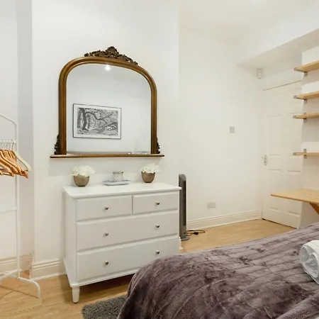 Spacious 1 Bed Sloane Square London