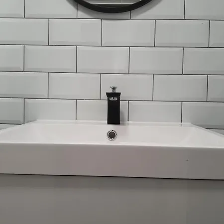 In With Shared Bathroom Guest house London