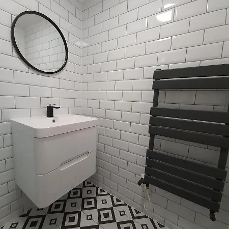 In With Shared Bathroom *
