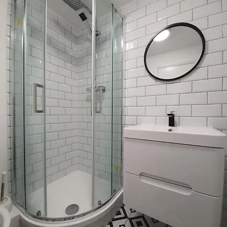 Guest house In With Shared Bathroom *