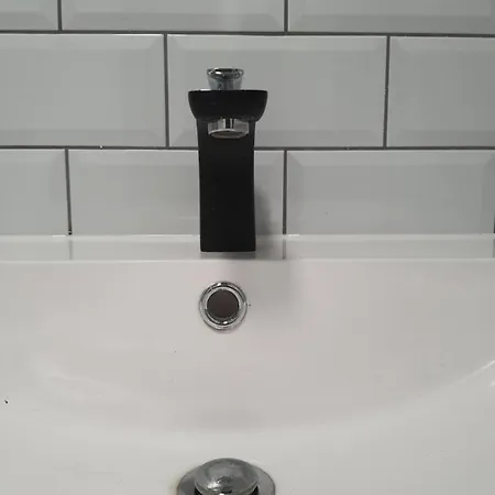 In With Shared Bathroom *
