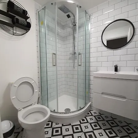 Guest house In With Shared Bathroom London