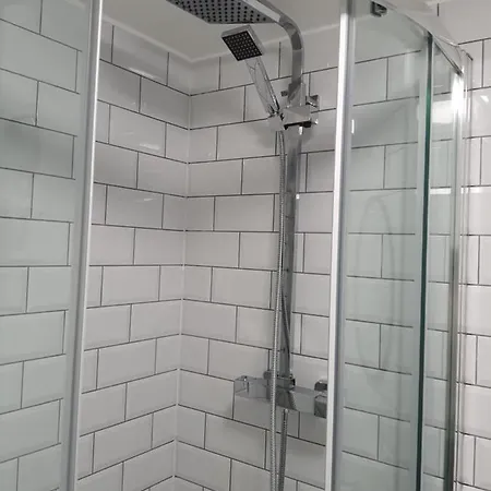 In With Shared Bathroom *
