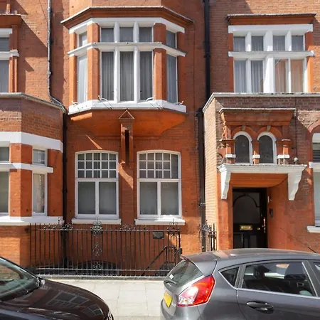 Spacious 1 Bed Sloane Square Apartment