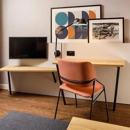 Adagio London Point