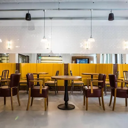 Apartment Contemporary At Chapter White In