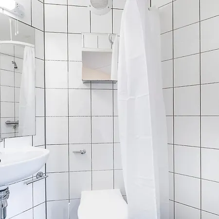 Private In Colindale - Sk *
