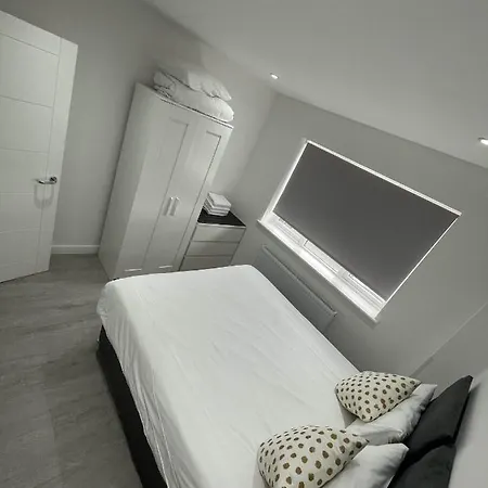 Dagenham Apartman *