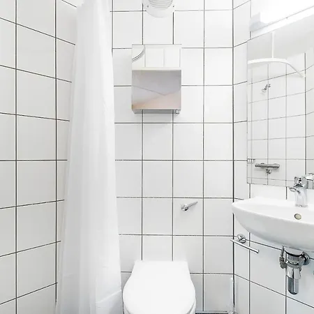 Private In Colindale - Sk * The Hyde