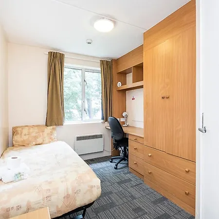 Guest house Private In Colindale - Sk
