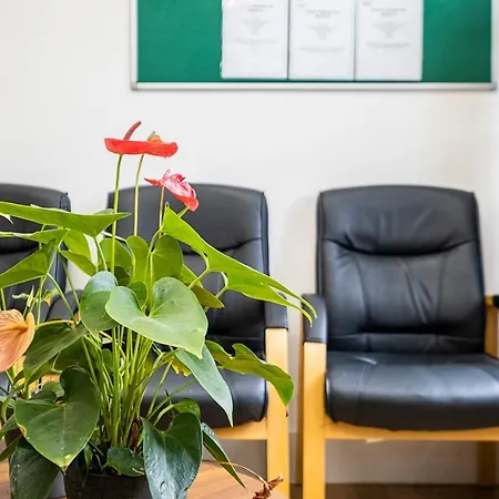 Private In Colindale - Sk *