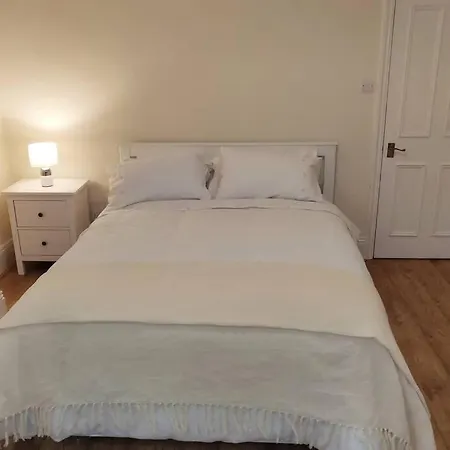 Battersea 3-bedroom With Patio Garden Apartment London