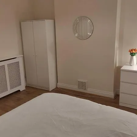 Battersea 3-bedroom With Patio Garden