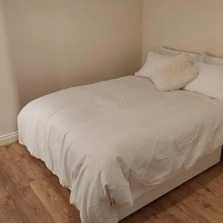 Battersea 3-bedroom With Patio Garden Apartment London