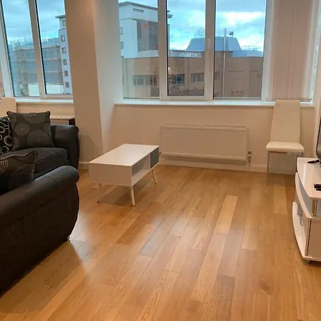 Modern 2 Bed 2 Bath In Central Croydon! 아파트 *