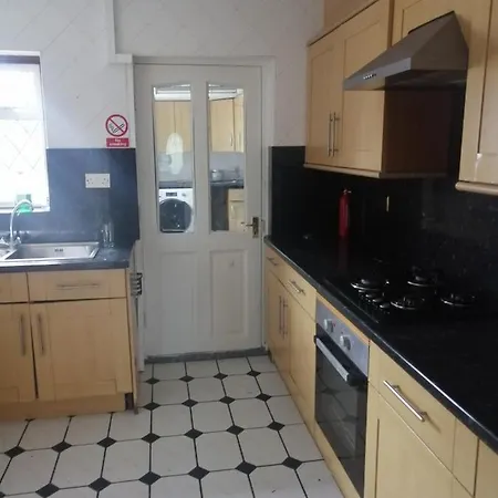 בית הארחה 23 Crowhurst Way