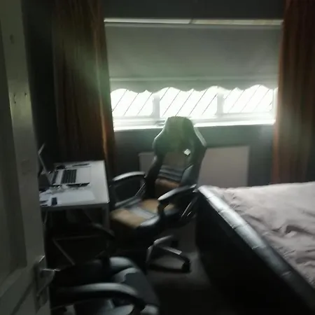 בית הארחה 23 Crowhurst Way