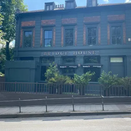 Penge West Retreat * London