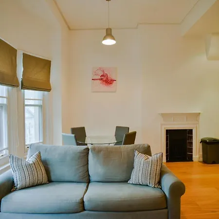 Leicester Square Apartment *