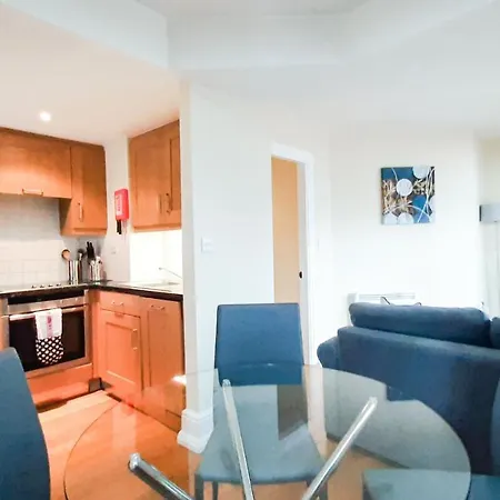 Leicester Square Apartment *