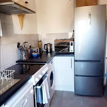 Apartment Stylish 2-bed Flat, Quick Access To Sights London