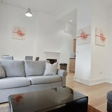 Leicester Square Apartment *