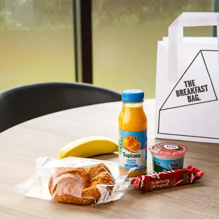 Hotel Ibis Budget London Heathrow Terminal 5 3*