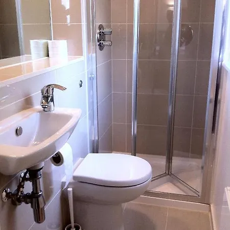 Hotel Queens London