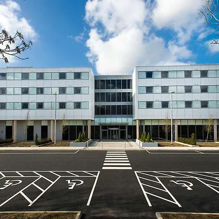 Heston Hyde Hotel 4*