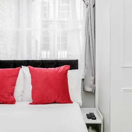 Oxford Street 2 Bed Apartment *