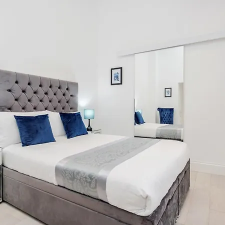 Oxford Street 2 Bed Apartment *