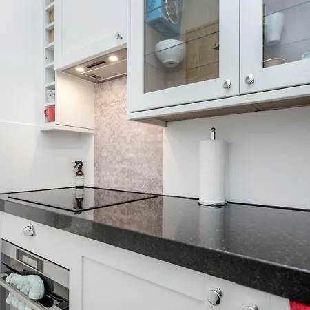 Oxford Street 2 Bed Apartment London