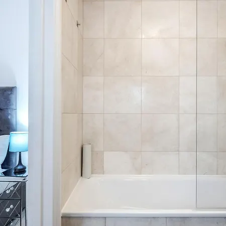 Oxford Street 2 Bed * London