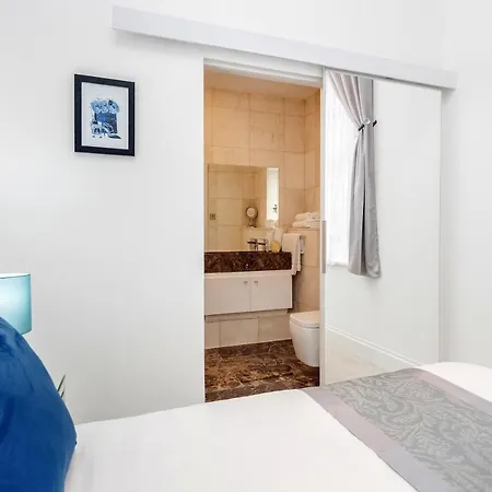 Oxford Street 2 Bed * London