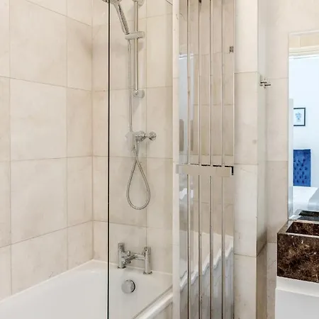 Oxford Street 2 Bed *