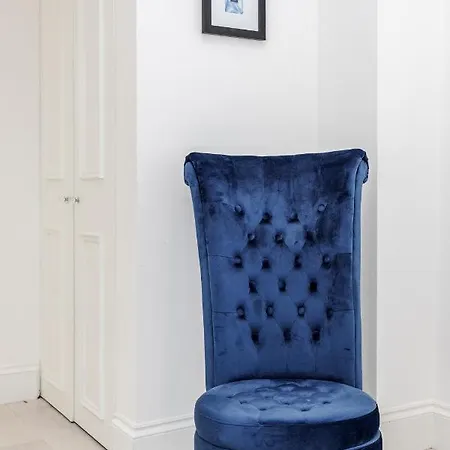 Oxford Street 2 Bed *