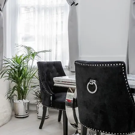 Oxford Street 2 Bed * London
