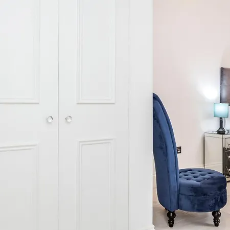 Oxford Street 2 Bed Apartment
