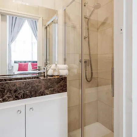 Oxford Street 2 Bed *