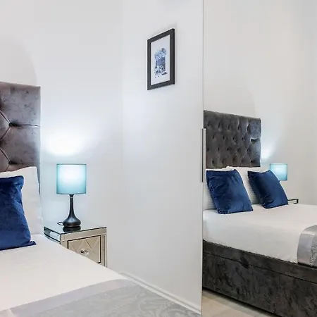 Oxford Street 2 Bed Apartment London