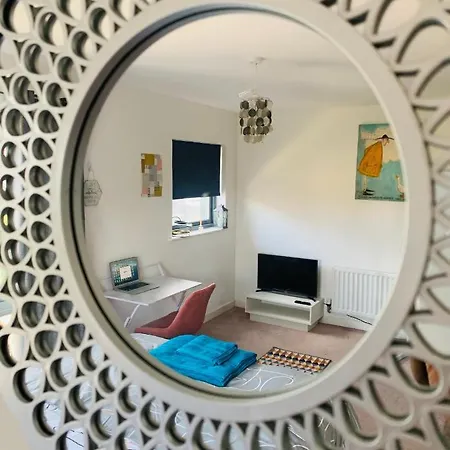 The Hive, Private Large Double Room, Barking, Close To London *