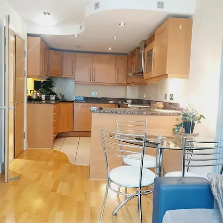 Canary Wharf, E14 9ne Apartment London