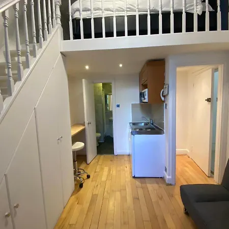 F5- Mezzanine Fits 3 Near Paddington Apartment London
