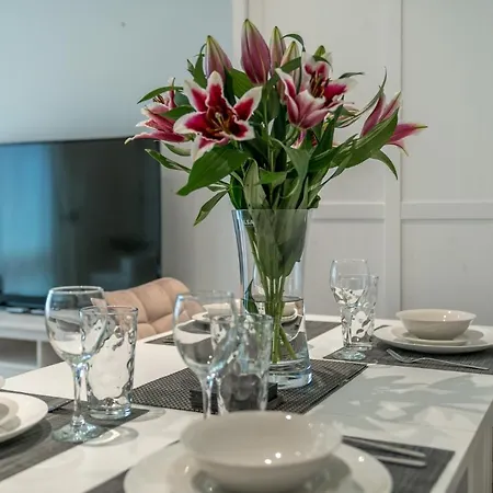Crossharbour Canary Wharf 2 Bed Duplex Apartment *